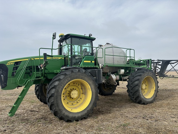 2011 John Deere 4930