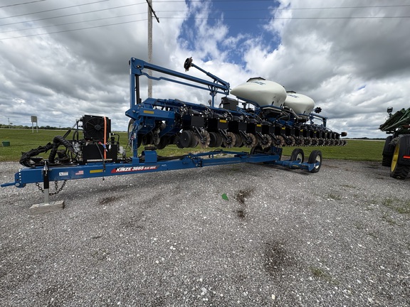 2021 Kinze 3665