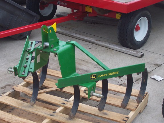 2013 John Deere Cultivator 1-row