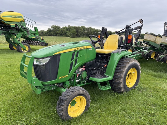 2014 John Deere 3033R