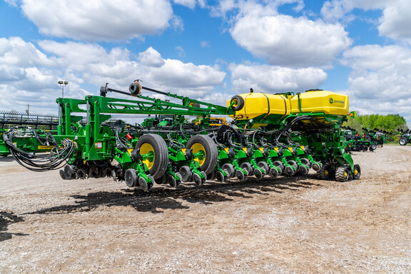 2022 John Deere 1775NT
