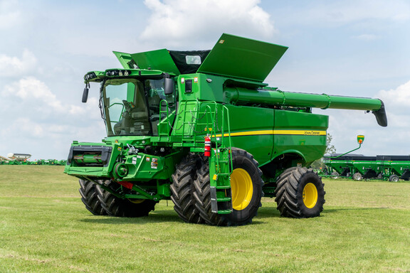 2023 John Deere S780