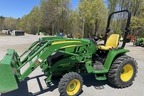2017 John Deere 3033R