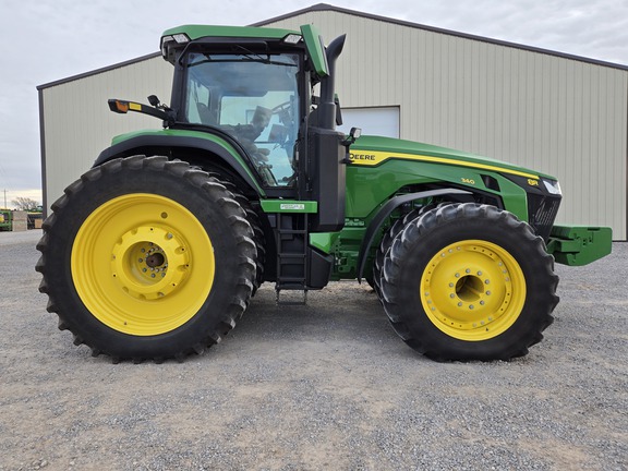 2022 John Deere 8R 340