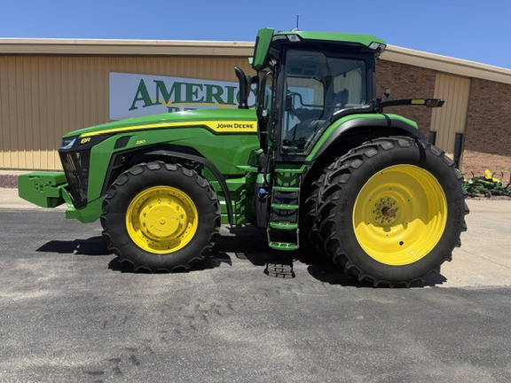2022 John Deere 8R 230