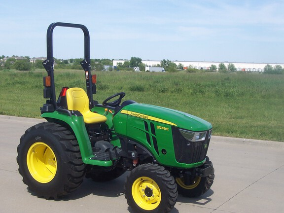 2018 John Deere 3038E