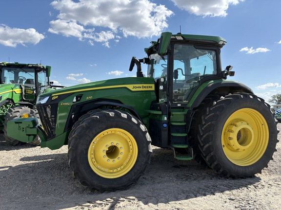 2022 John Deere 8R 370