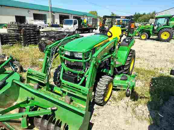 2017 John Deere 2032R