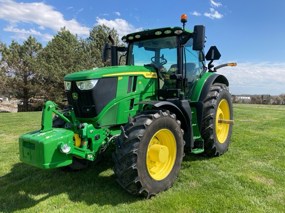 2023 John Deere 6R 215