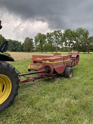 1990 New Holland 575