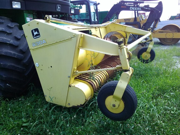 1998 John Deere 630