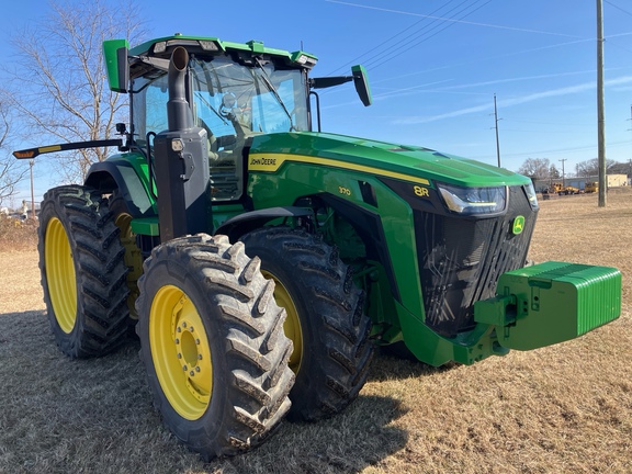 2022 John Deere 8R 370