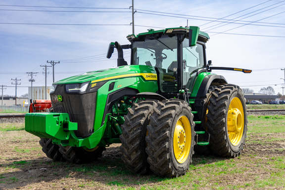 2022 John Deere 8R 370