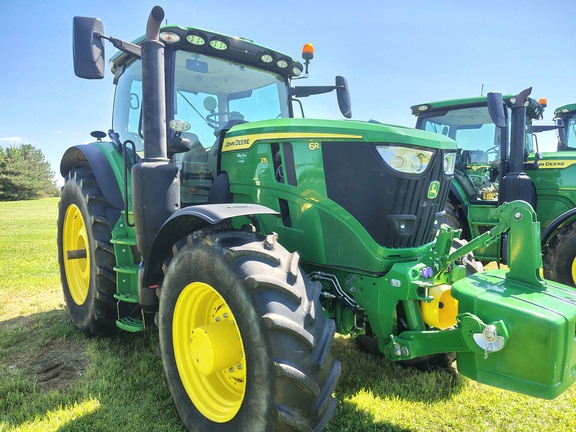 2024 John Deere 6R 215