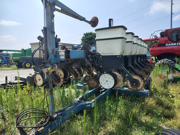 1997 Kinze 2500