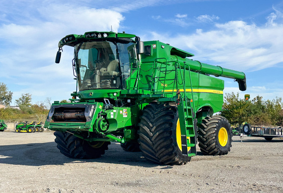 2023 John Deere S780
