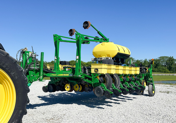2017 John Deere 1775NT