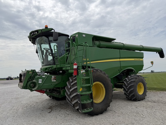 2016 John Deere S690