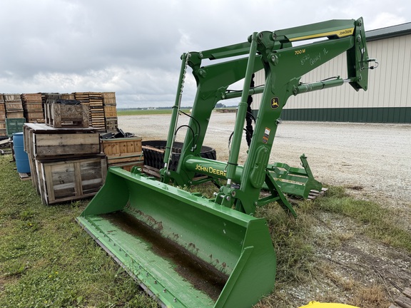 2022 John Deere 700M