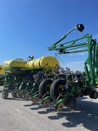 2017 John Deere 1775NT