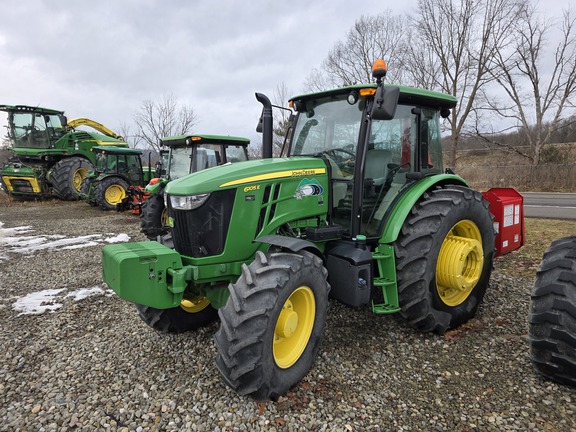 2018 John Deere 6105E
