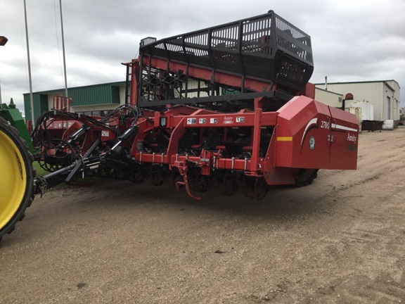 2016 Amity 2700