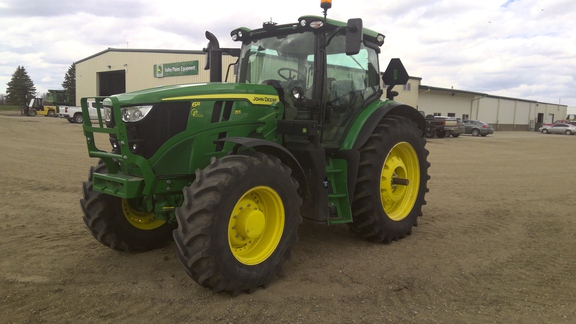 2022 John Deere 6R 155