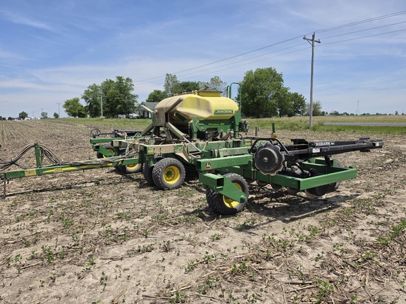 2004 John Deere 1690