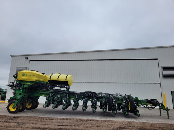 2022 John Deere 1775NT