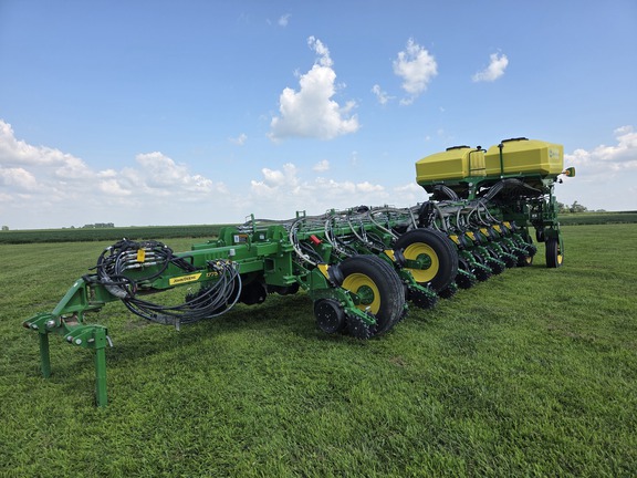2023 John Deere 1775NT