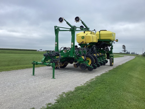 2022 John Deere 1775NT