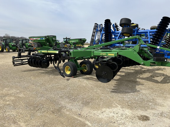 2012 John Deere 2720
