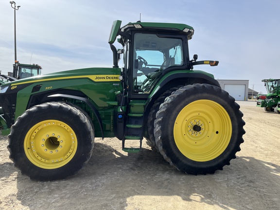 2022 John Deere 8R 340