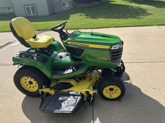 2015 John Deere X739