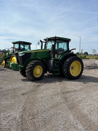 2011 John Deere 7215R