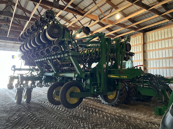 2017 John Deere 1795