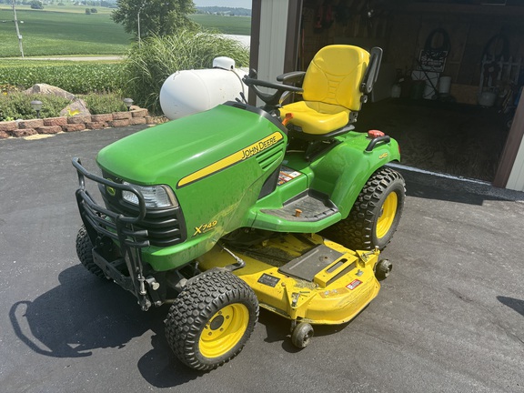 2008 John Deere X749