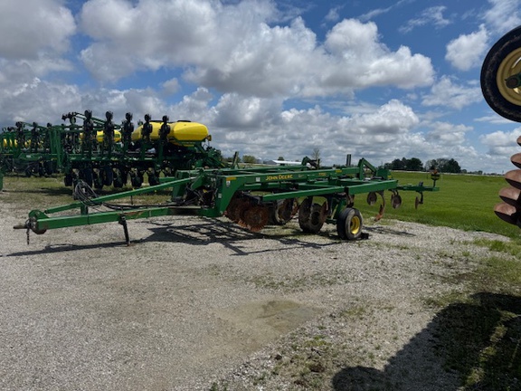 2003 John Deere 2700