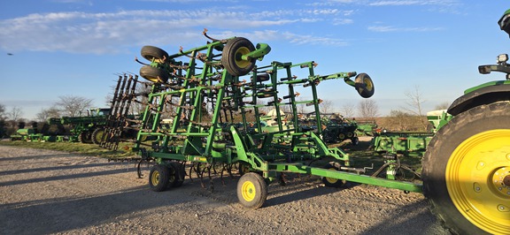 2015 John Deere 2210
