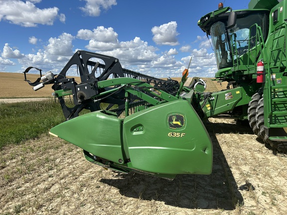 2012 John Deere 635F