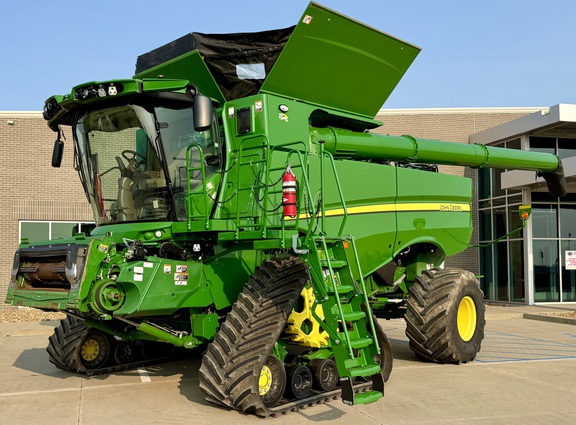 2023 John Deere S780