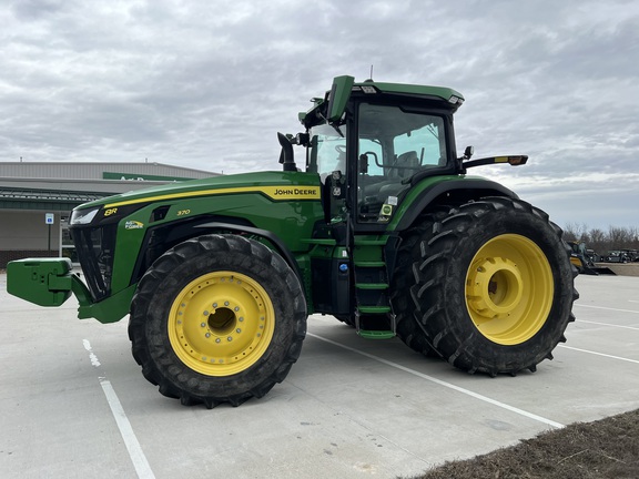 2022 John Deere 8R 370