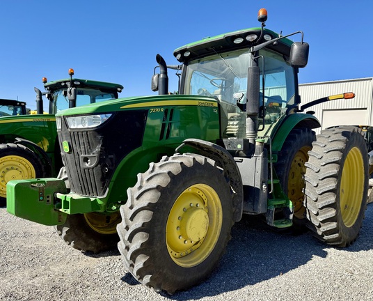 2015 John Deere 7270R