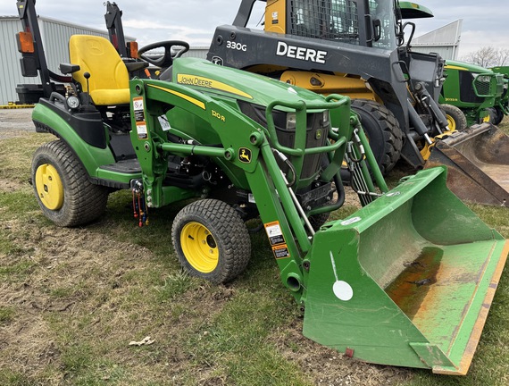 2017 John Deere 1025R